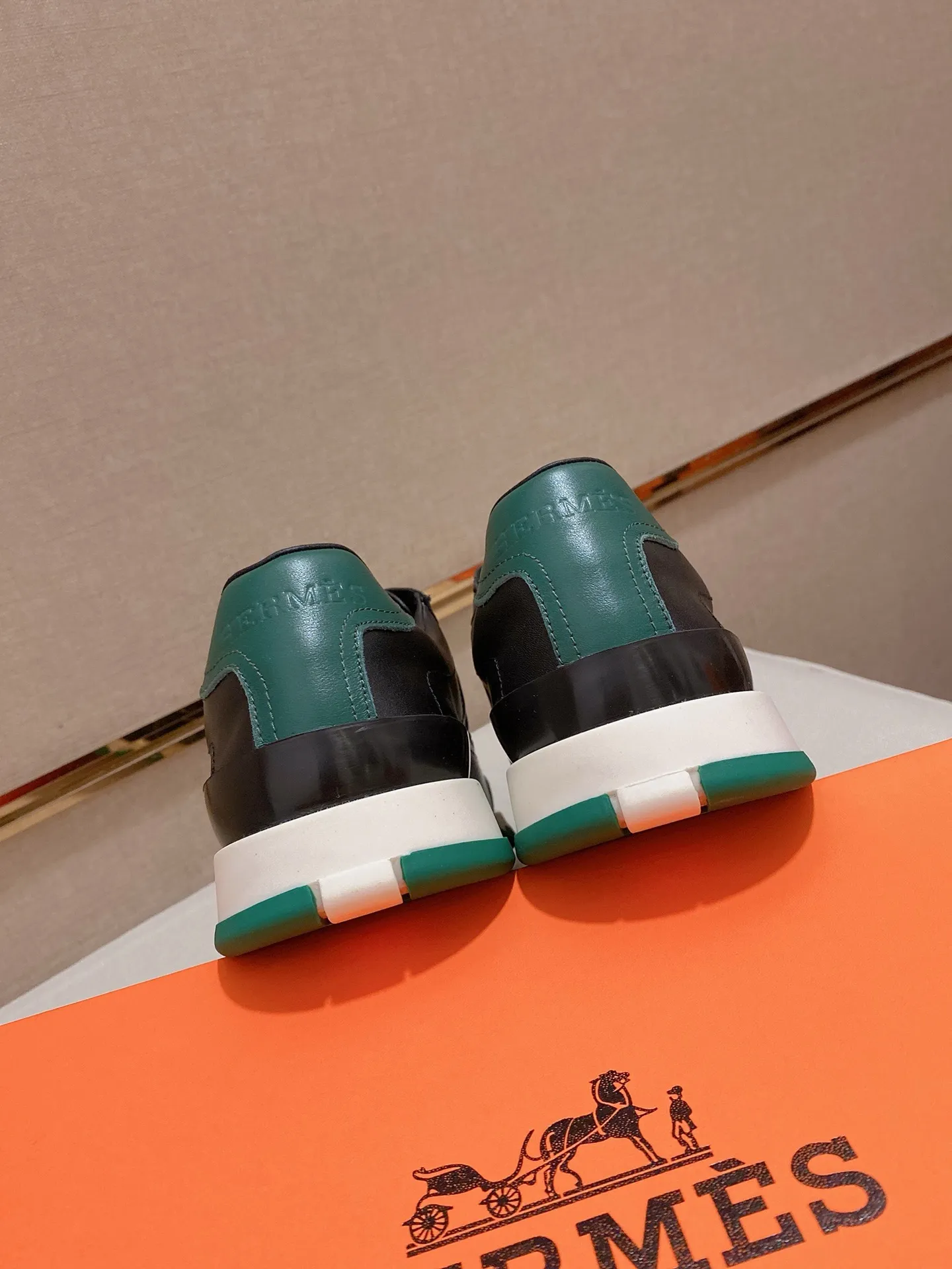 Ex-factory price: 500💰《HERMES》【Classic original single version】Hermès; top 🔝purchasing agent🔍🔍men's latest 🇺🇸sold simultaneously, original imported from Italy ▲▲first-layer cowhide ▲▲ (high-end, nobility and class) ) Exquisite workmanship (Italian 🇮🇹 imported water-dyed 🐂 cowhide lining) sole: original sole provided by the original factory, ⚠️exclusive double-layer activity·TPR·rubber·combined molded outsole; super comfortable·wear-resistant·non-slip·environmental protection The real thing is more beautiful when photographed in kind (high quality, following orders), you can come in and out at will * Number of yards: 38·39·40·41·42·43·44# (can be customized 45.)